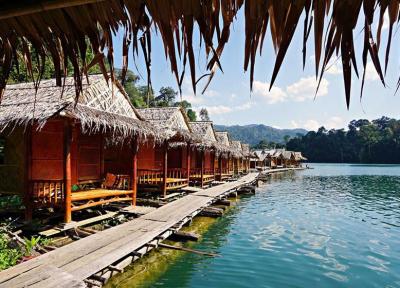 دریاچه مصنوعی چیو لان لیک؛ جاذبه ای متفاوت در تایلند