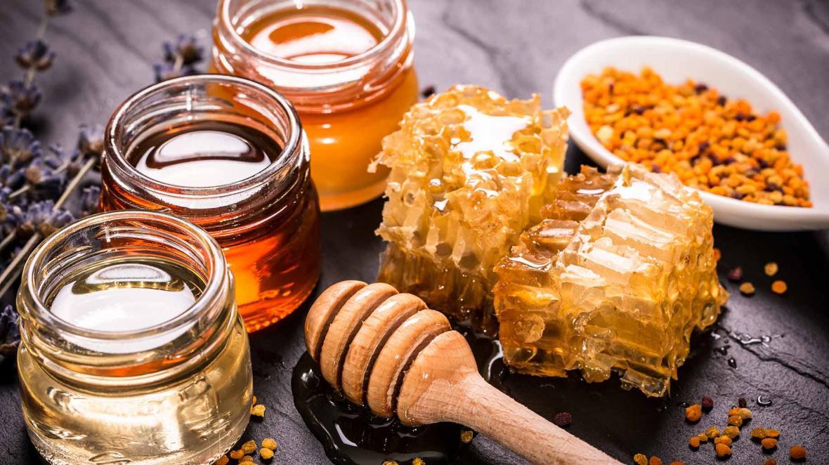 روز جهانی زنبور عسل؛ 10 مورد از خواص دارویی عسل و مشهورترین انواع عسل