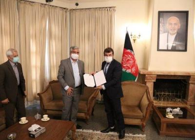 امضای دفتر یادبود جان باختگان حمله به دانشگاه کابل توسط انجمن اسلامی مدرسین دانشگاه ها