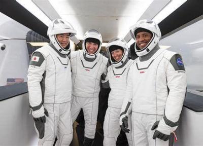 خبرنگاران بازگشت فضانوردان ماموریت کرو-1 بار دیگر به تعویق افتاد