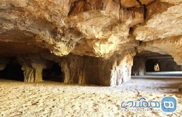 غار کلهرود یکی از جاذبه های طبیعی استان اصفهان به شمار می رود